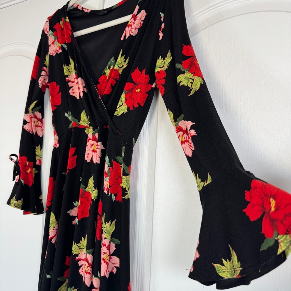 Topshop Black Floral Bell Sleeve Wrap Style Mini Dress Size 6 - Picture 4 of 9